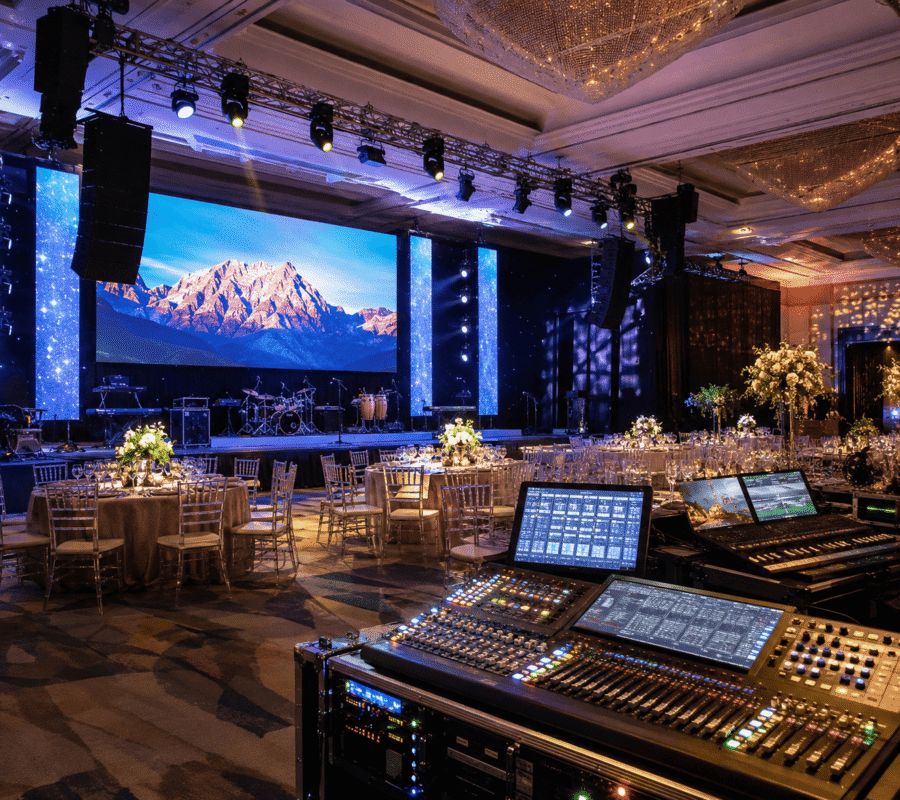 Pantalla LED profesional instalada por Digitech para comunicacion visual empresarial